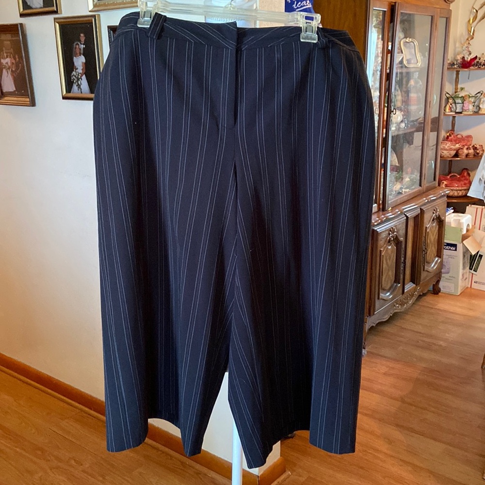 Gaucho capris. Size 18